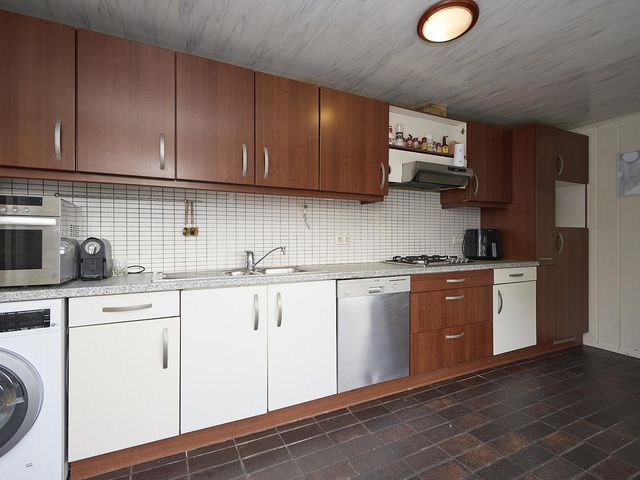 Westdam 77, Sas van Gent