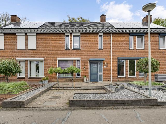 Magnoliastraat 42, Nederweert