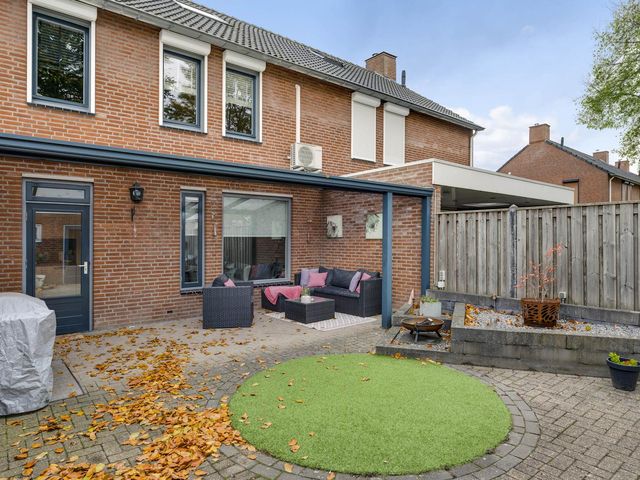 Magnoliastraat 42, Nederweert