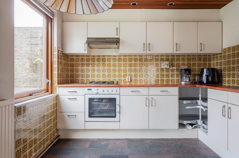 Dr. C.J.K. Van Aalstweg 17