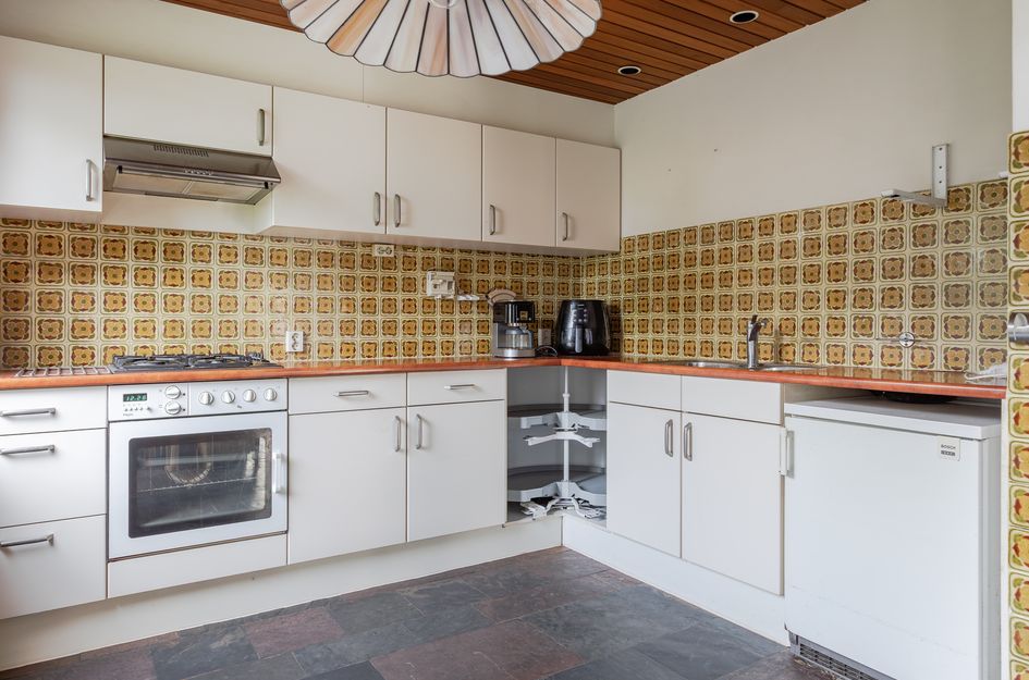 Dr. C.J.K. Van Aalstweg 17