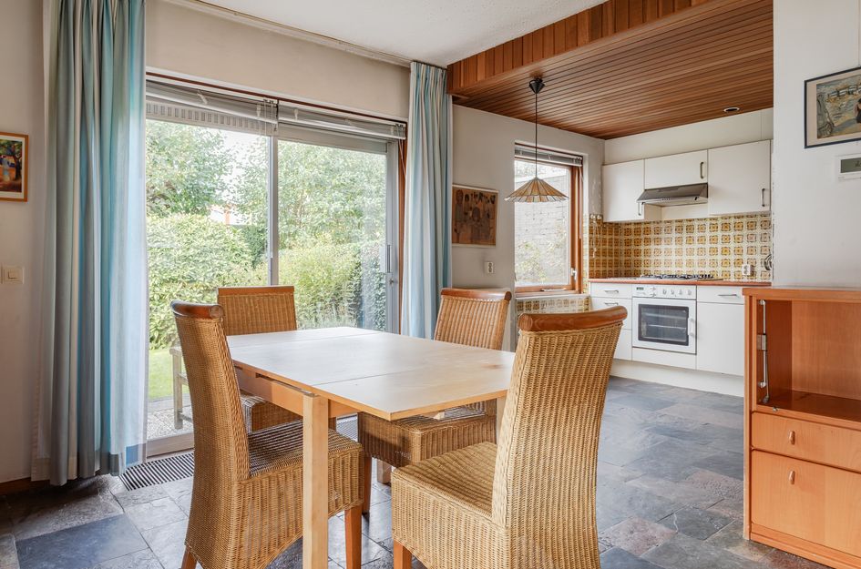 Dr. C.J.K. Van Aalstweg 17