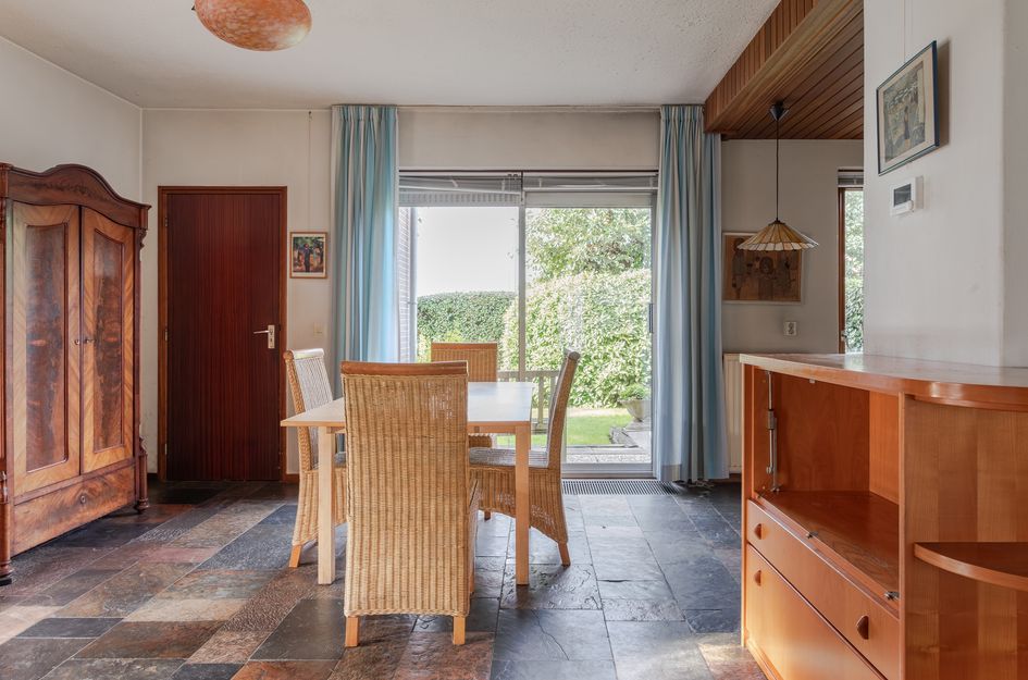 Dr. C.J.K. Van Aalstweg 17