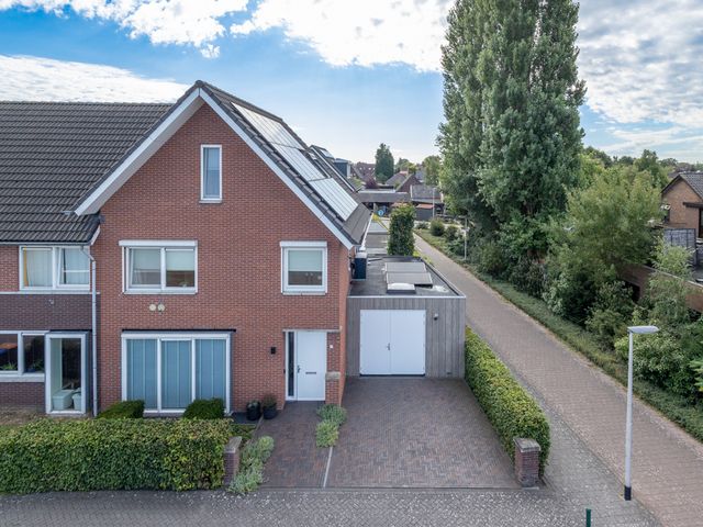 Emailleerstraat 2, Gaanderen