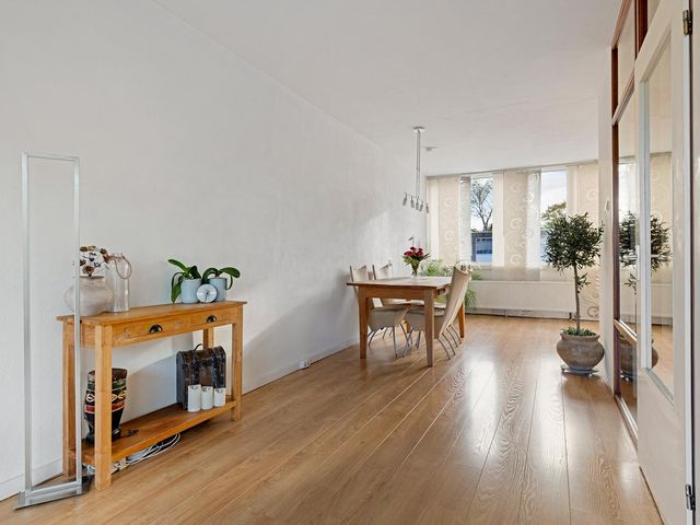 Rode Klaver 81, Uithoorn