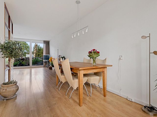 Rode Klaver 81, Uithoorn