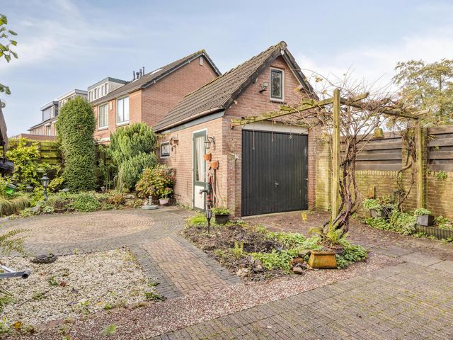 Lindelaan 2, Hoogland