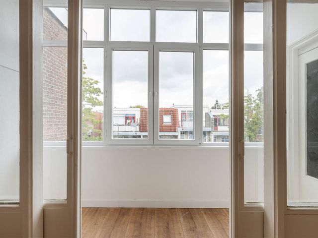 Spoorsingel 74B02, Rotterdam