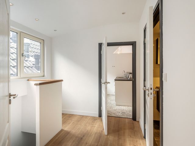 Spoorsingel 74B02, Rotterdam