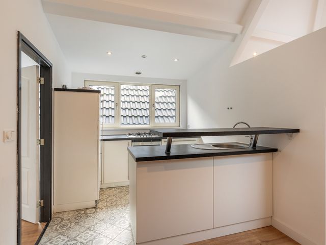 Spoorsingel 74B02, Rotterdam