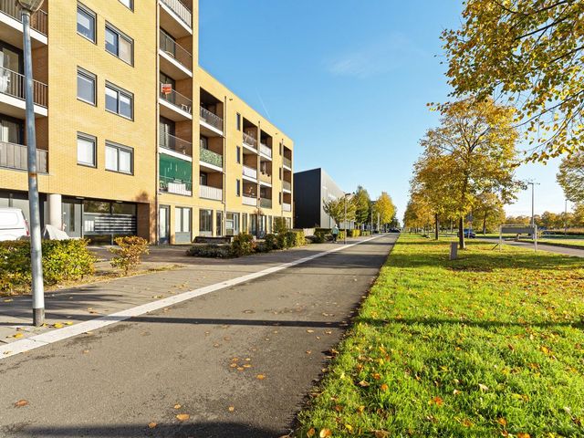 Makassarhof 48, Almere