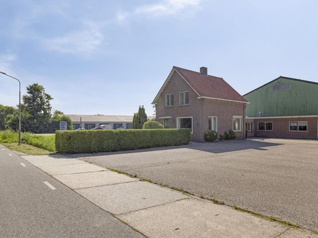 Kerkstraat 81, Waarland