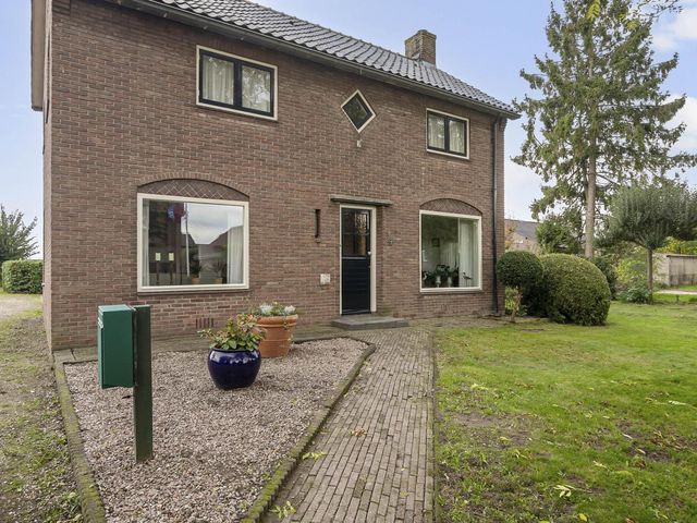 Kampsestraat 9, Angeren