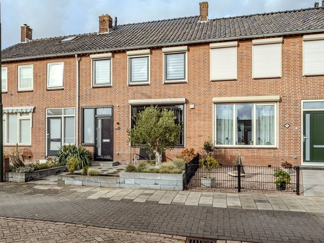 Pieter de Hooghstraat 42, Hardinxveld-Giessendam