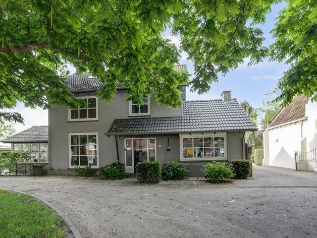 Dorpsstraat 75, Krabbendijke