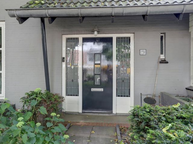 Dorpsstraat 75, Krabbendijke