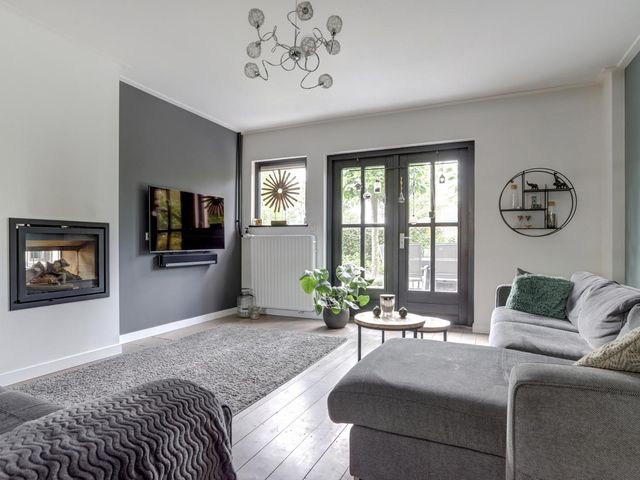 Dorpsstraat 75, Krabbendijke