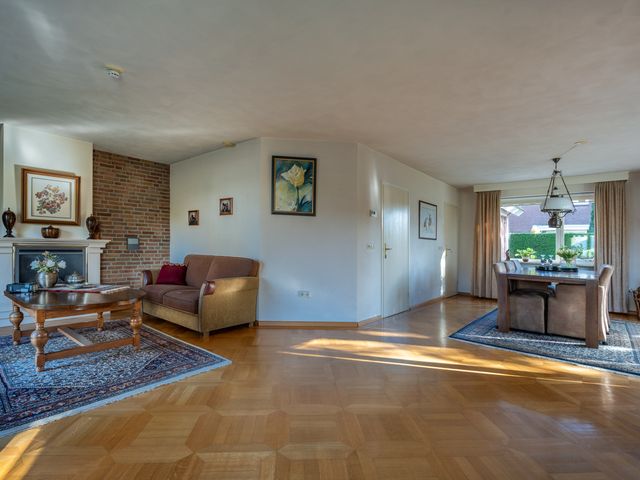 Reggestraat 97B, Enter