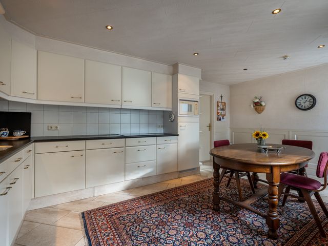 Reggestraat 97B, Enter