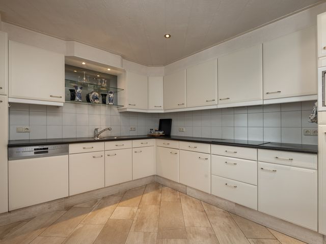 Reggestraat 97B, Enter