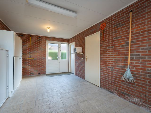 Reggestraat 97B, Enter