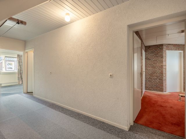 Reggestraat 97B, Enter