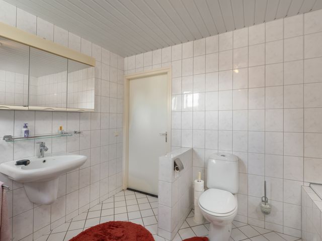 Reggestraat 97B, Enter