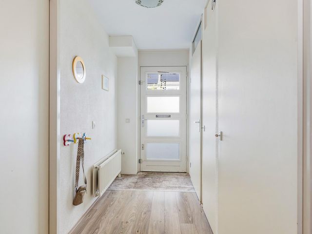 Serenadelaan 8, Barendrecht