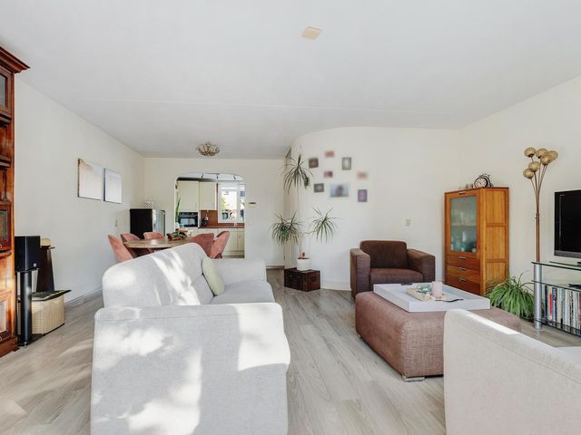 Serenadelaan 8, Barendrecht