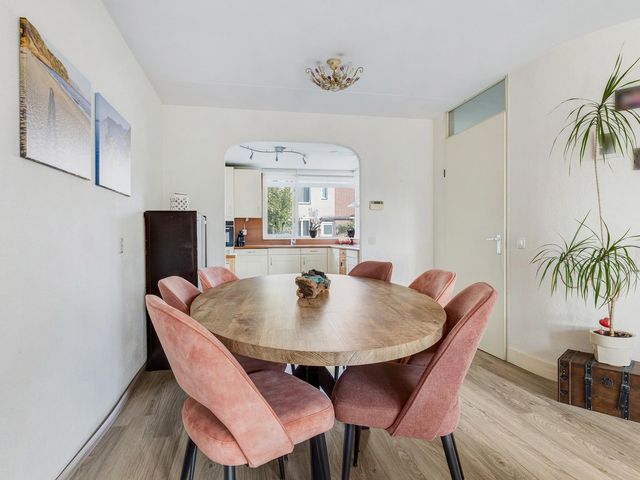 Serenadelaan 8, Barendrecht