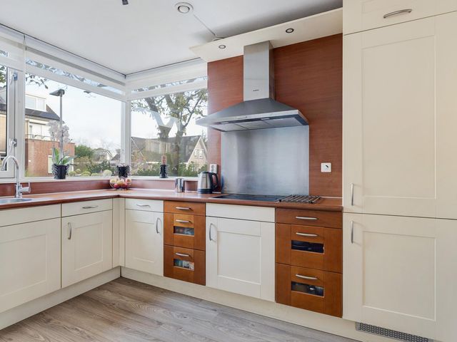 Serenadelaan 8, Barendrecht