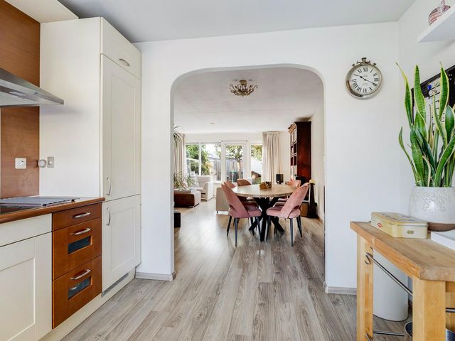 Serenadelaan 8, Barendrecht