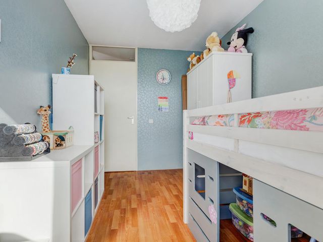 Serenadelaan 8, Barendrecht