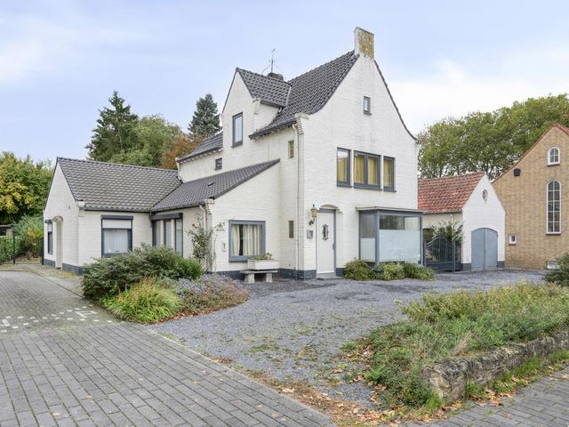 Bernhardstraat 12, Geleen