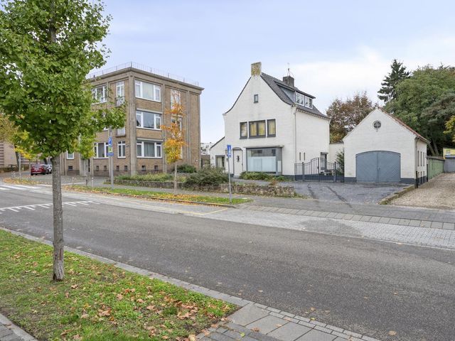 Bernhardstraat 12, Geleen