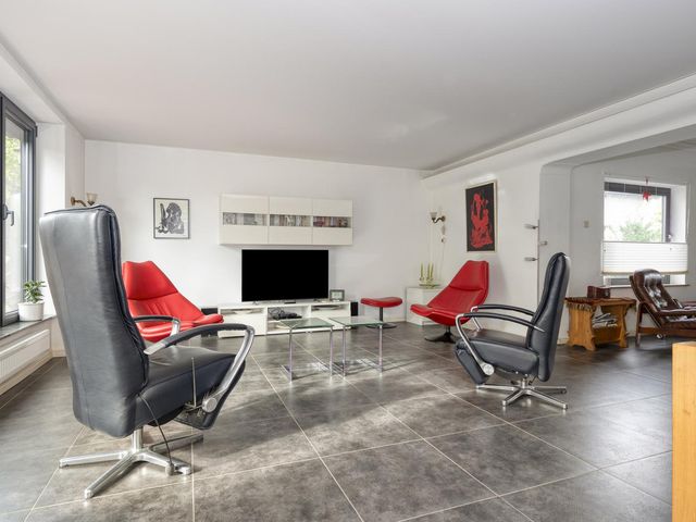 Bernhardstraat 12, Geleen