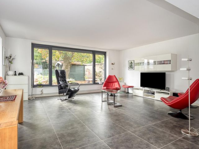 Bernhardstraat 12, Geleen