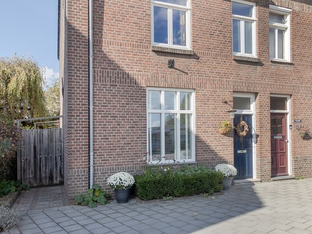 Raadhuisstraat 27, Urmond