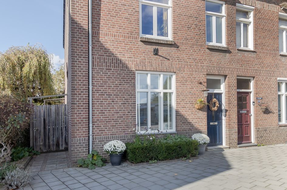 Raadhuisstraat 27