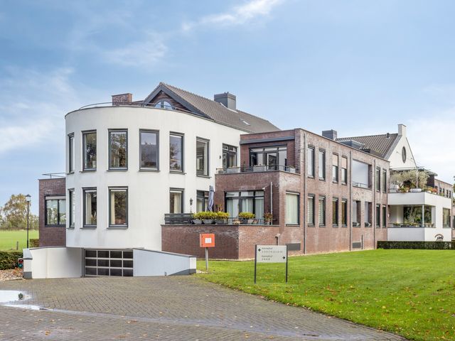 Karmelhof 5, Zenderen
