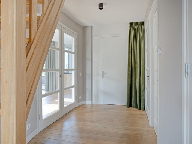 Karmelhof 5, Zenderen