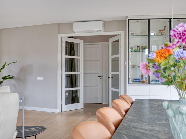 Karmelhof 5, Zenderen