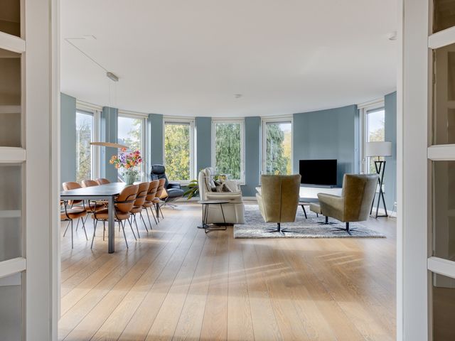 Karmelhof 5, Zenderen