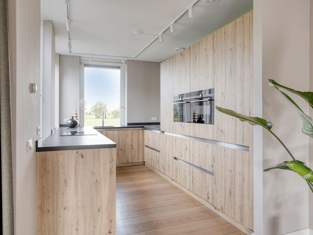 Karmelhof 5, Zenderen