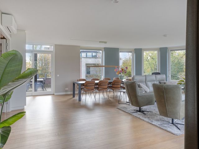 Karmelhof 5, Zenderen