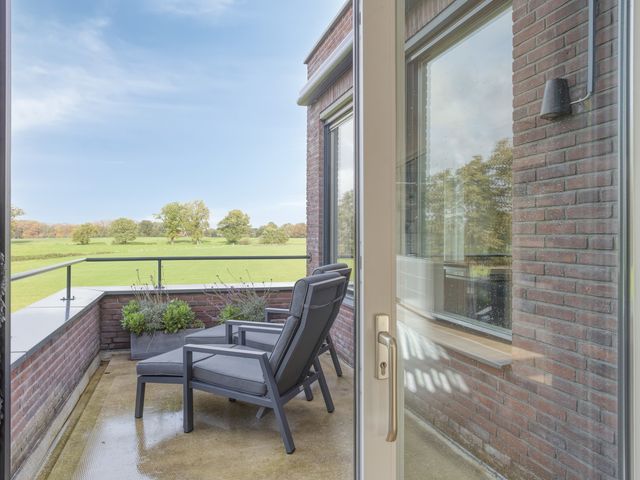 Karmelhof 5, Zenderen