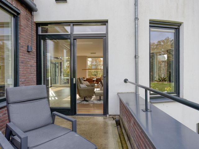 Karmelhof 5, Zenderen