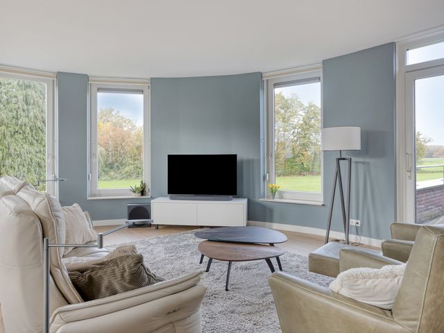 Karmelhof 5, Zenderen