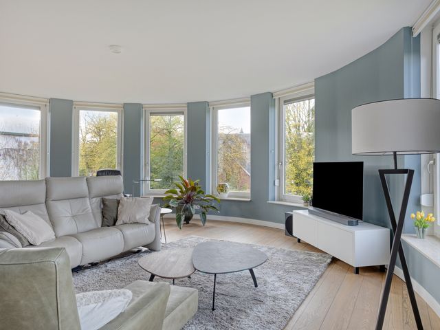 Karmelhof 5, Zenderen