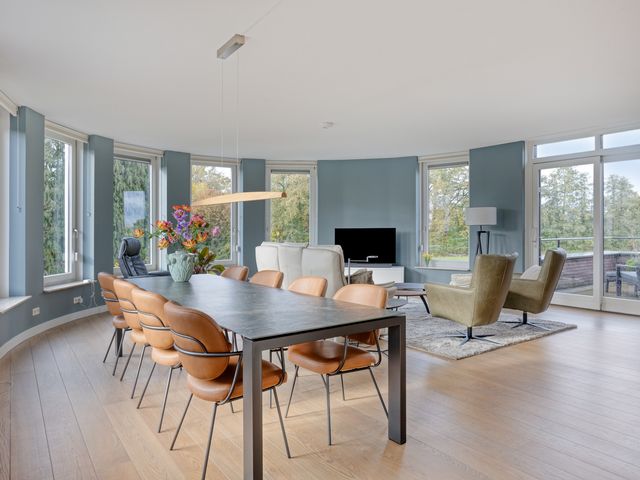 Karmelhof 5, Zenderen